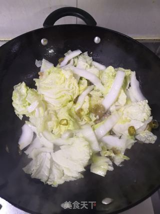 酸菜炖白菜粉条的做法步骤:3