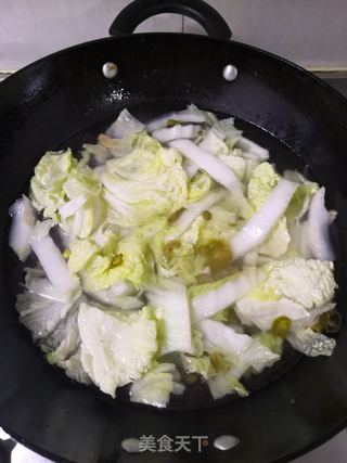 酸菜炖白菜粉条的做法步骤:4
