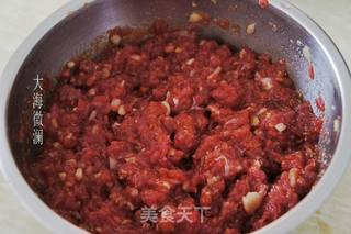 牛肉芹菜馅蒸饺的做法步骤:3