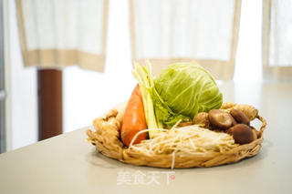 节气食养|冬至   什锦蔬菜高汤的做法步骤：1