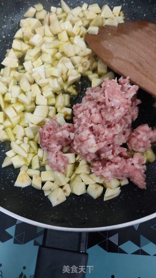 好吃到哭的电饭煲香芋焖饭，懒人必备的做法步骤：5