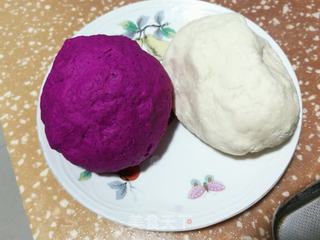 火龙果萝卜鲜肉饺子的做法步骤:2