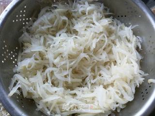 火龙果萝卜鲜肉饺子的做法步骤:5