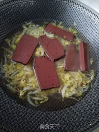 蒜香白菜炖血豆腐的做法步骤:5