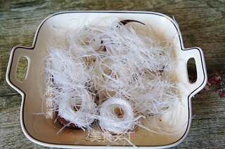 蒜蓉粉丝蒸香菇的做法步骤:5