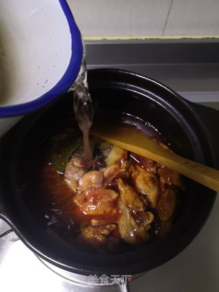 芋头时蔬炖鸡腿的做法步骤:6