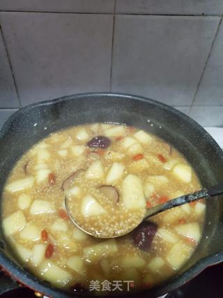 黑糖苹果红枣杞子小米粥的做法步骤:8