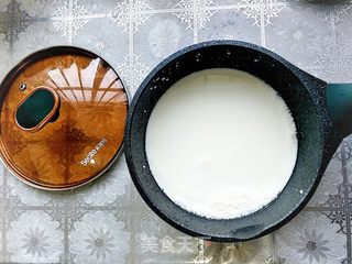 圣诞美味蜜汁水果炖牛奶的做法步骤:2