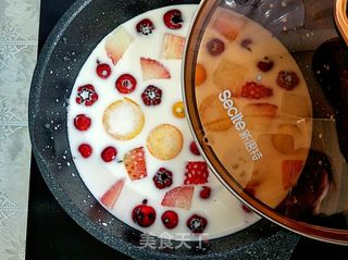 圣诞美味蜜汁水果炖牛奶的做法步骤:5