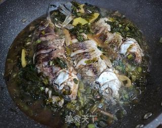 雪菜炖鲫鱼的做法步骤:7