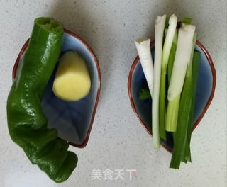 蒜苗炒五花肉的做法步骤:3