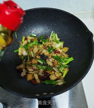 蒜苗炒五花肉的做法步骤:10