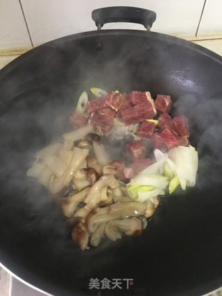 松茸菇牛肉粒的做法步骤：4