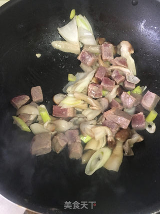 松茸菇牛肉粒的做法步骤：5