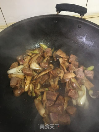 松茸菇牛肉粒的做法步骤：7