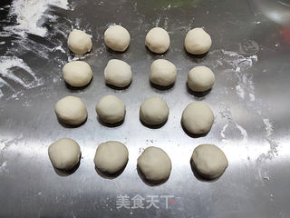 泡菜猪肉生煎包的做法步骤:7