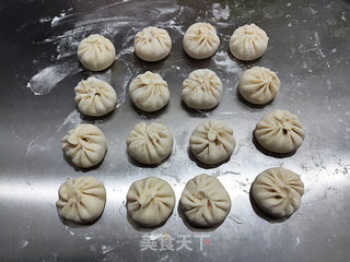 泡菜猪肉生煎包的做法步骤:11