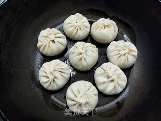 泡菜猪肉生煎包的做法步骤:12