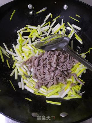 韭黄肉丝的做法步骤:13