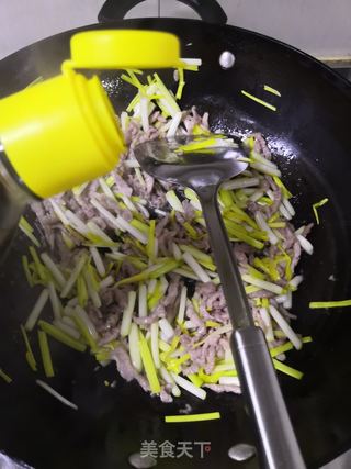 韭黄肉丝的做法步骤:14