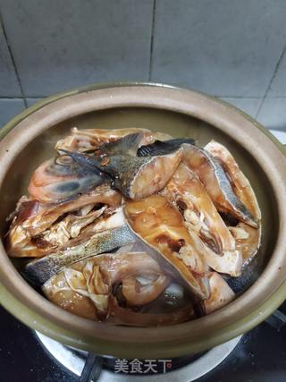 砂锅炖鲳鱼的做法步骤:6