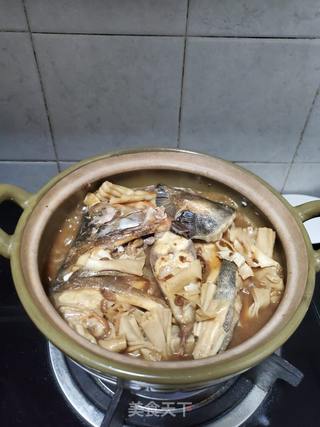 砂锅炖鲳鱼的做法步骤:9