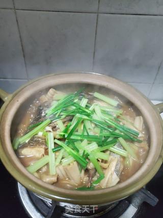 砂锅炖鲳鱼的做法步骤:11