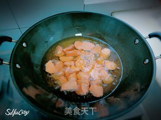 拔丝地瓜的做法步骤:3