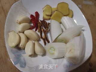 翅根炖土豆的做法步骤:2