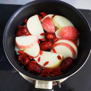 减脂刮油汤❤️苹果枸杞红枣汤的做法步骤:3