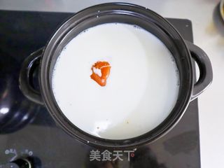牛奶麻辣米线的做法步骤:2