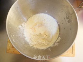 网红奶香红枣花卷❤️松软香甜❗️造型馒头一次发酵法的做法步骤:2