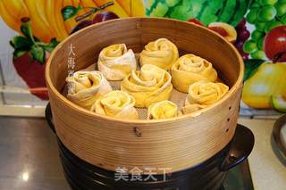 南瓜发面花卷的做法步骤:8