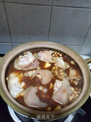 腐乳汁炖黄豆猪蹄的做法步骤:3