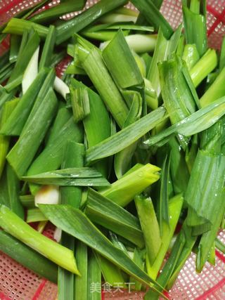 蒜苗回锅肉的做法步骤:2