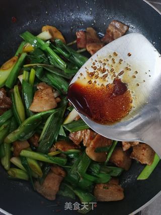 蒜苗回锅肉的做法步骤:6