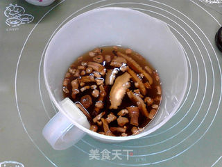 香辣豆豉蘑菇牛肉黑全麦馅饼的做法步骤:2