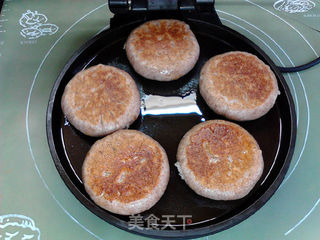 香辣豆豉蘑菇牛肉黑全麦馅饼的做法步骤:21