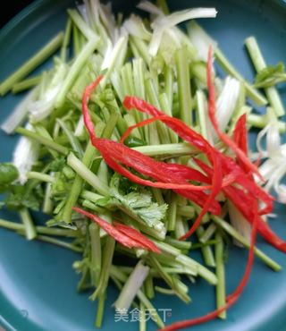 香菜炒羊肝的做法步骤:3