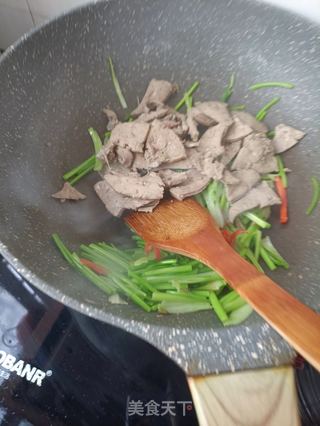 香菜炒羊肝的做法步骤:9