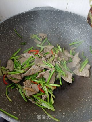 香菜炒羊肝的做法步骤:11