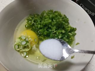 青椒粒炒鸡蛋的做法步骤：3