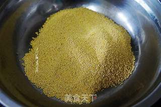 红枣枸杞小米粥的做法步骤:2