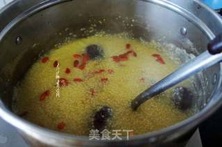 红枣枸杞小米粥的做法步骤:5