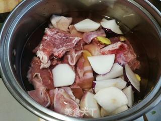 羊肉炖萝卜的做法步骤:2