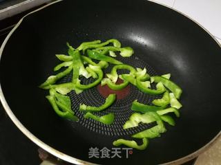 青椒炒牛板筋的做法步骤:8