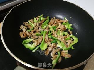 青椒炒牛板筋的做法步骤:9
