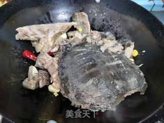 红烧甲鱼的做法步骤：2