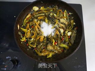下饭小咸菜❗️豆豉炒泡辣椒❤️的做法步骤:5