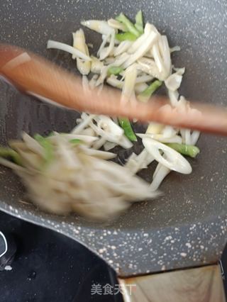麻辣肠炒雷笋的做法步骤:5